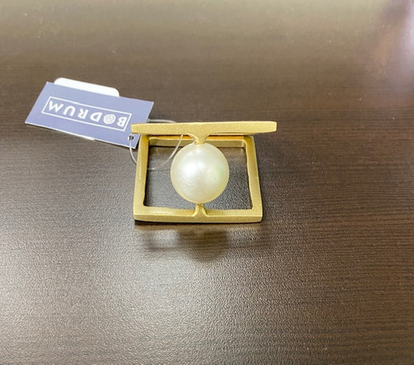Floating Pearl Napkin Ring
